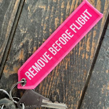 Porte clé flamme en forme de flèche rose remove before flight
